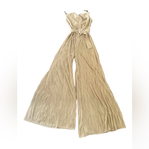 Pretty little thing NWT stone beige textured belted cowl neck wide leg jump suit - Picture 2 of 8